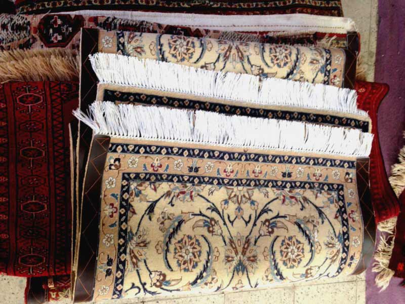 رفوگری در قلمستان کرج - ترمیم انواع فرش در قلمستان کرج -ارائه خدمات رفوگری انواع فرش به صورت تخصصی و با ضمانت در مجموعه رفوگری پارسیان کرج